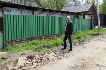 По жалобам жителей: Сергей Клековкин осмотрел дорогу в переулке Рюмина